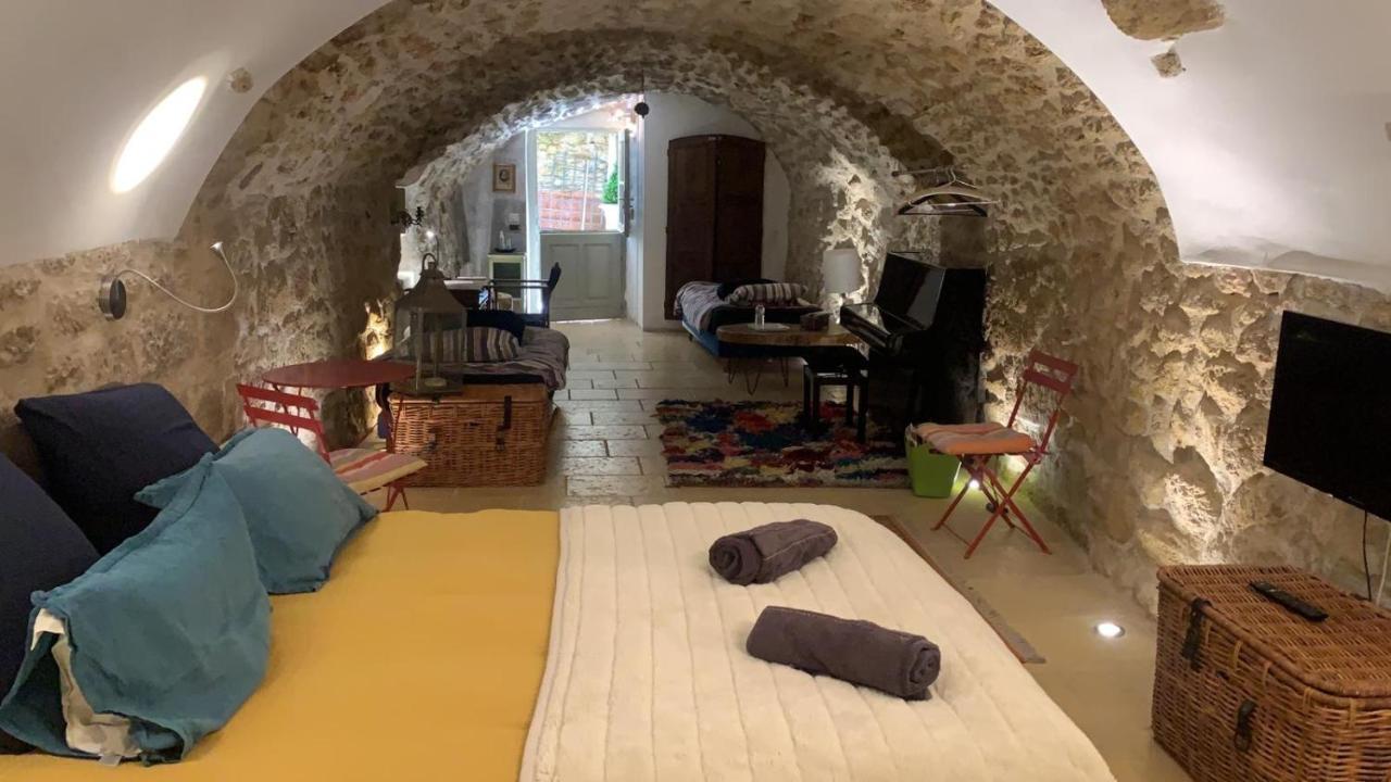 La Villageoise, Chambre Troglodyte Pitoresque Au Coeur Du Village Rognes Buitenkant foto